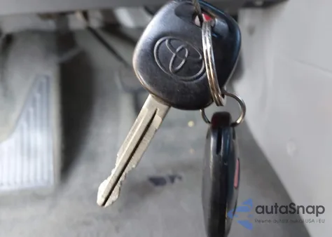 2017 Toyota Sienna Le 8 Passenger z USA, uszkodzony, nr VIN 5TDKZ3DC6HS808088